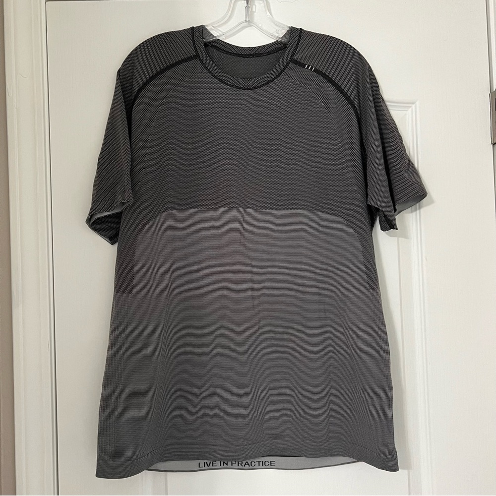 Lululemon Mens Metal Vent Short Sleeve Shirt